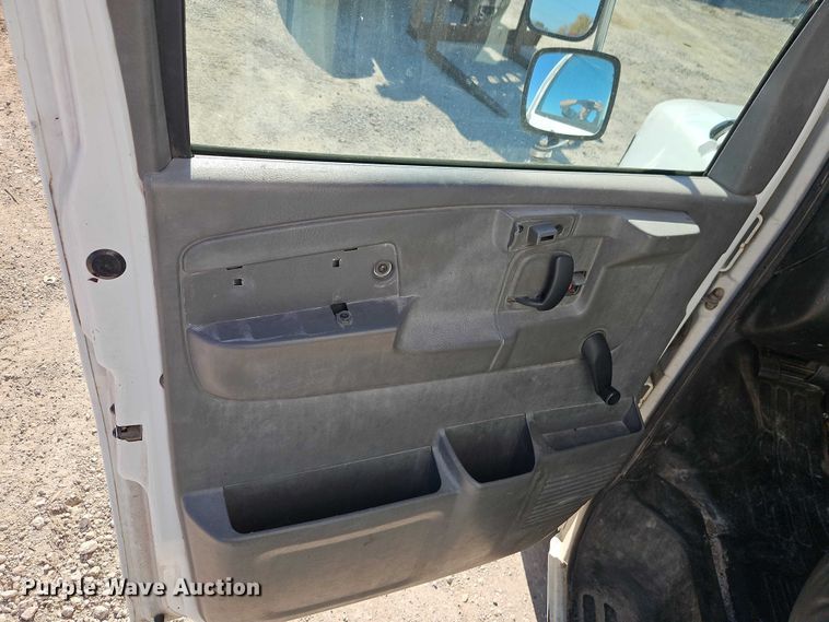 image for item EO4787 2006 Chevrolet Express G3500 box truck