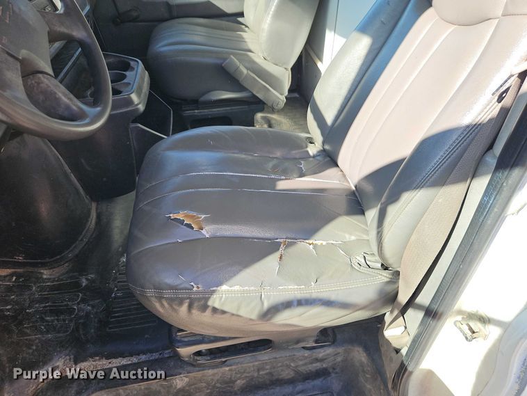 image for item EO4787 2006 Chevrolet Express G3500 box truck