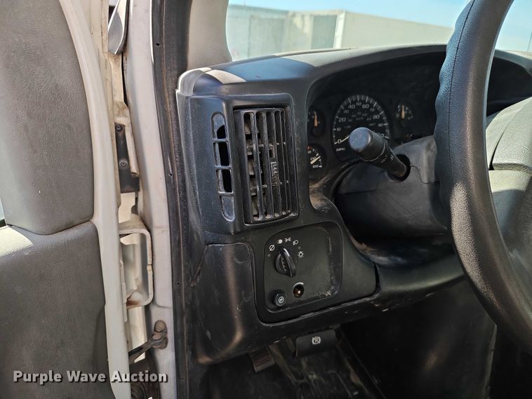 image for item EO4787 2006 Chevrolet Express G3500 box truck