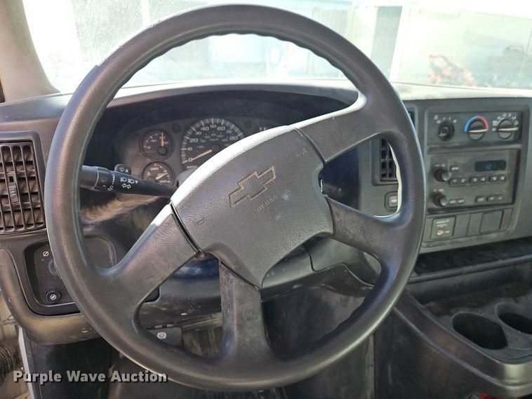 image for item EO4787 2006 Chevrolet Express G3500 box truck