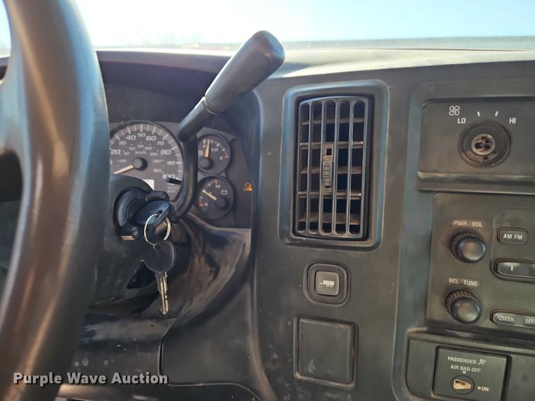 image for item EO4787 2006 Chevrolet Express G3500 box truck