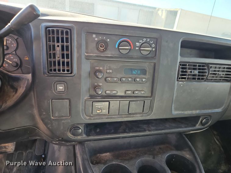 image for item EO4787 2006 Chevrolet Express G3500 box truck