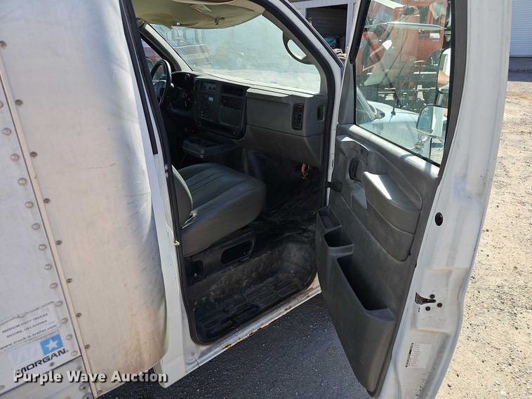 image for item EO4787 2006 Chevrolet Express G3500 box truck