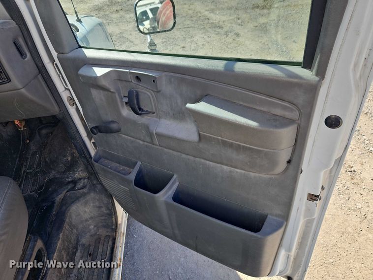 image for item EO4787 2006 Chevrolet Express G3500 box truck
