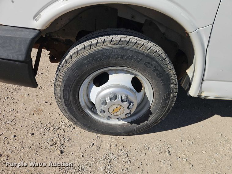 image for item EO4787 2006 Chevrolet Express G3500 box truck