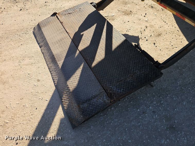 image for item EO4789 2005 Freightliner Business Class M2 box truck