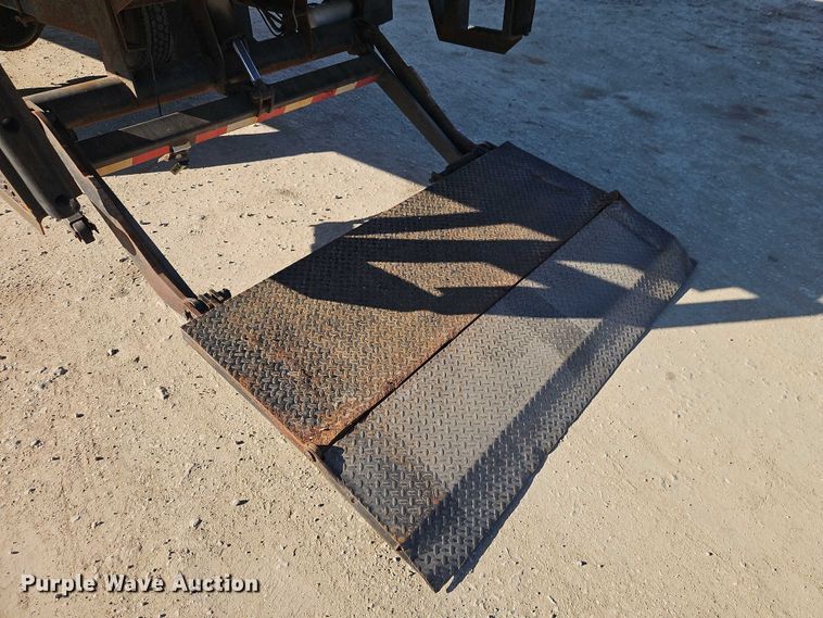 image for item EO4789 2005 Freightliner Business Class M2 box truck