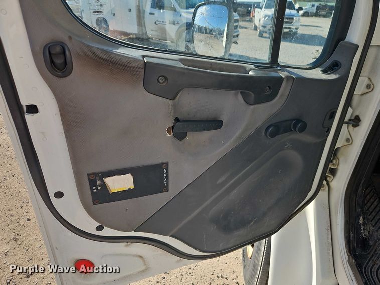 image for item EO4789 2005 Freightliner Business Class M2 box truck