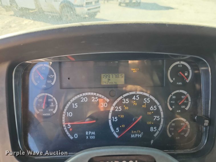 image for item EO4789 2005 Freightliner Business Class M2 box truck