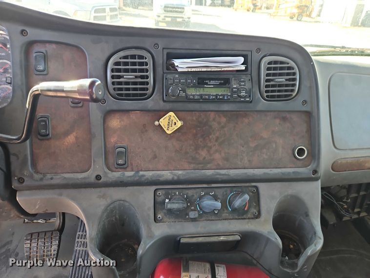 image for item EO4789 2005 Freightliner Business Class M2 box truck