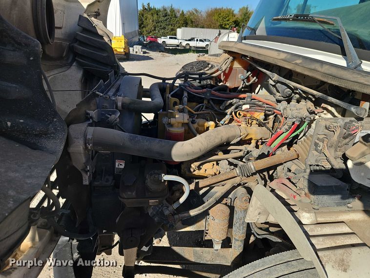 image for item EO4789 2005 Freightliner Business Class M2 box truck