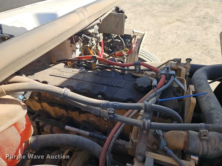 image for item EO4789 2005 Freightliner Business Class M2 box truck