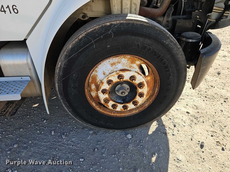 image for item EO4789 2005 Freightliner Business Class M2 box truck