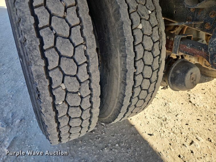 image for item EO4789 2005 Freightliner Business Class M2 box truck