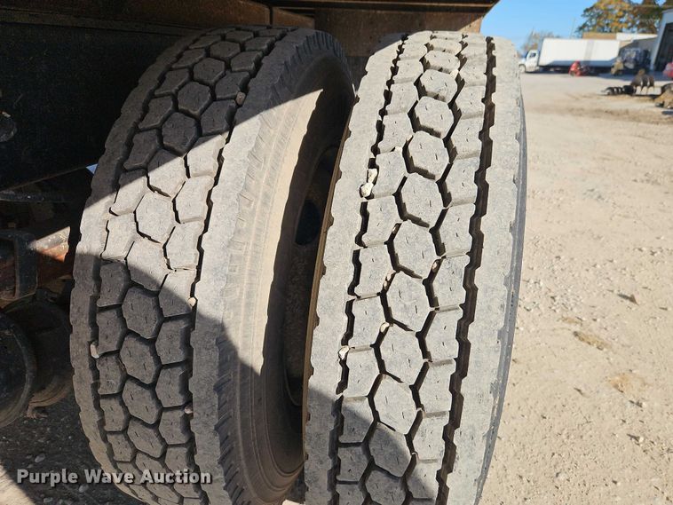 image for item EO4789 2005 Freightliner Business Class M2 box truck