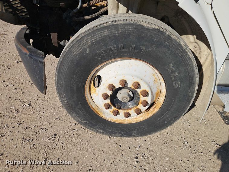 image for item EO4789 2005 Freightliner Business Class M2 box truck