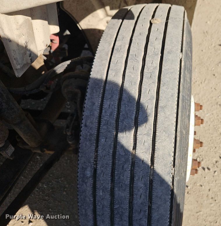 image for item EO4789 2005 Freightliner Business Class M2 box truck