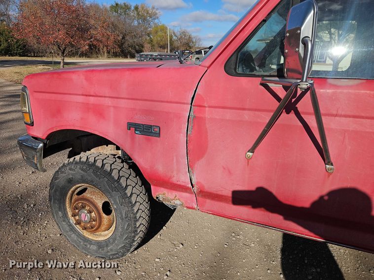 image for item EO4799 1994 Ford F350 bale bed pickup truck