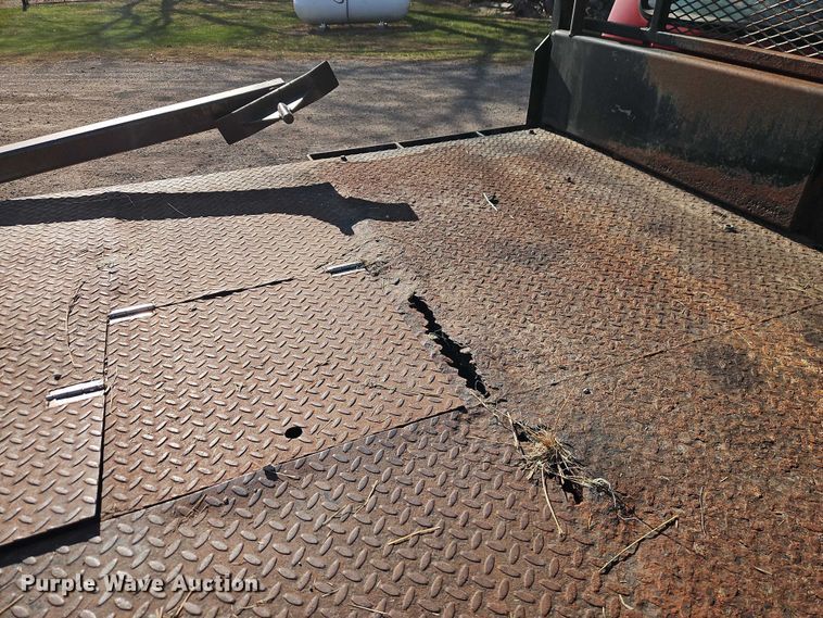 image for item EO4799 1994 Ford F350 bale bed pickup truck