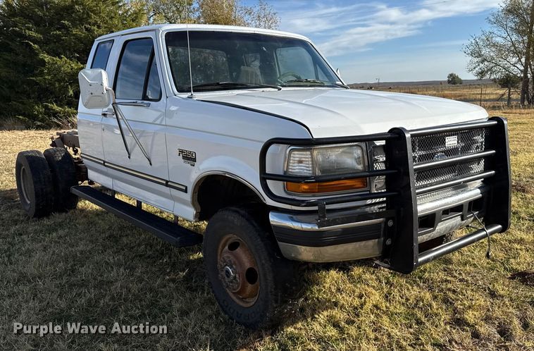 image for item EP0936 1997 Ford F250 SuperCab truck cab and chassis
