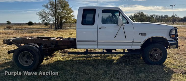 image for item EP0936 1997 Ford F250 SuperCab truck cab and chassis