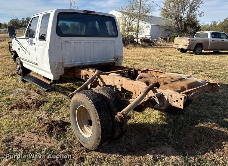 image for item EP0936 1997 Ford F250 SuperCab truck cab and chassis