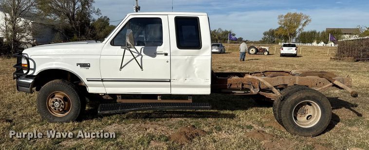 image for item EP0936 1997 Ford F250 SuperCab truck cab and chassis