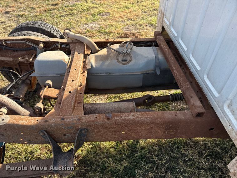 image for item EP0936 1997 Ford F250 SuperCab truck cab and chassis