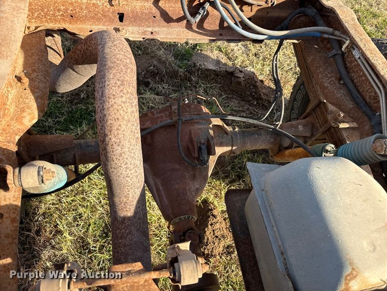 image for item EP0936 1997 Ford F250 SuperCab truck cab and chassis