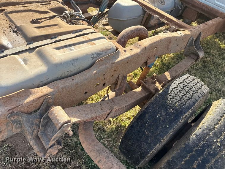 image for item EP0936 1997 Ford F250 SuperCab truck cab and chassis