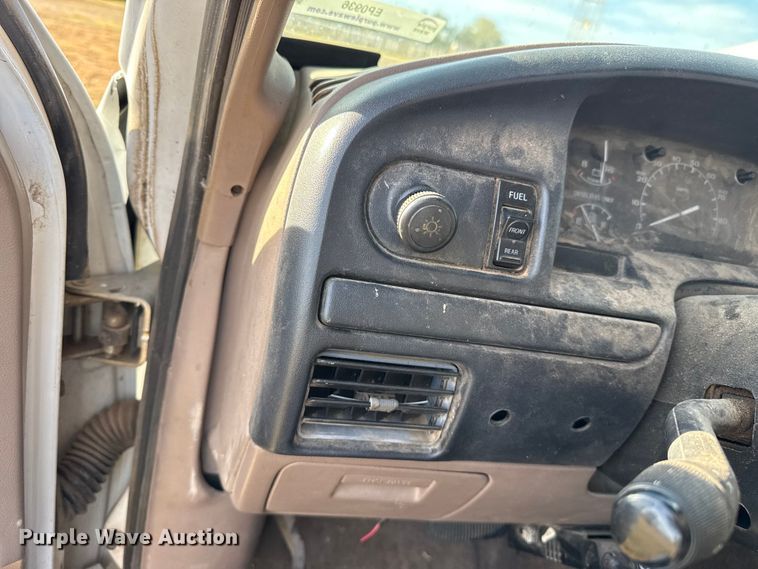 image for item EP0936 1997 Ford F250 SuperCab truck cab and chassis