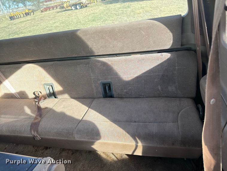 image for item EP0936 1997 Ford F250 SuperCab truck cab and chassis