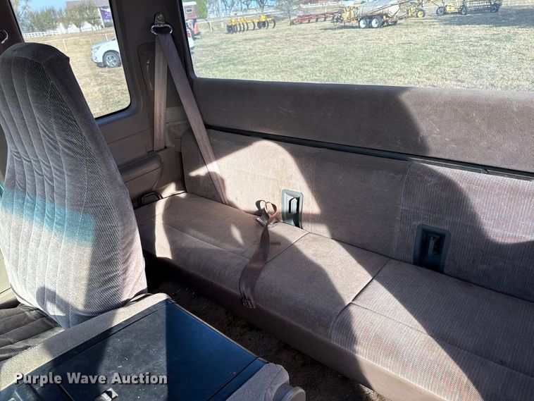 image for item EP0936 1997 Ford F250 SuperCab truck cab and chassis