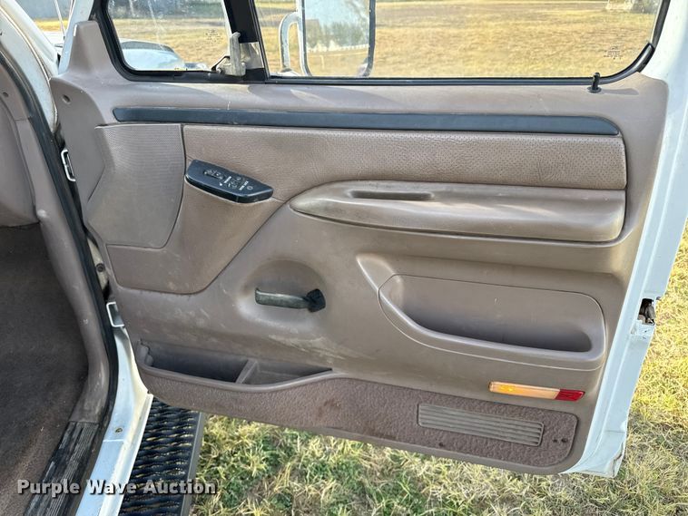 image for item EP0936 1997 Ford F250 SuperCab truck cab and chassis