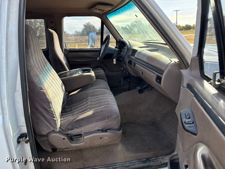 image for item EP0936 1997 Ford F250 SuperCab truck cab and chassis