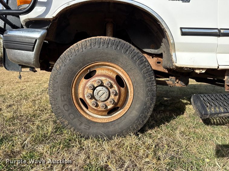 image for item EP0936 1997 Ford F250 SuperCab truck cab and chassis