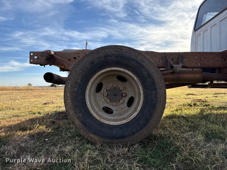 image for item EP0936 1997 Ford F250 SuperCab truck cab and chassis