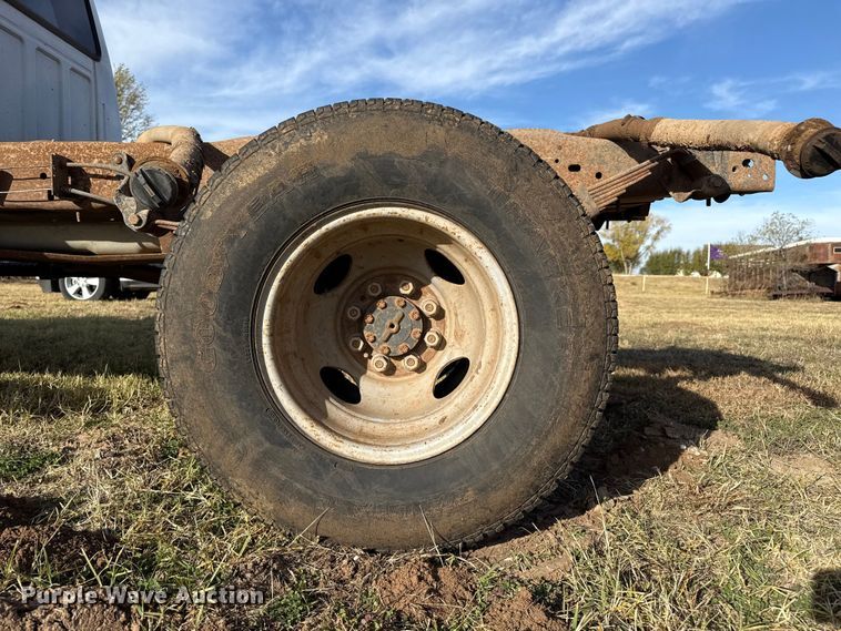 image for item EP0936 1997 Ford F250 SuperCab truck cab and chassis