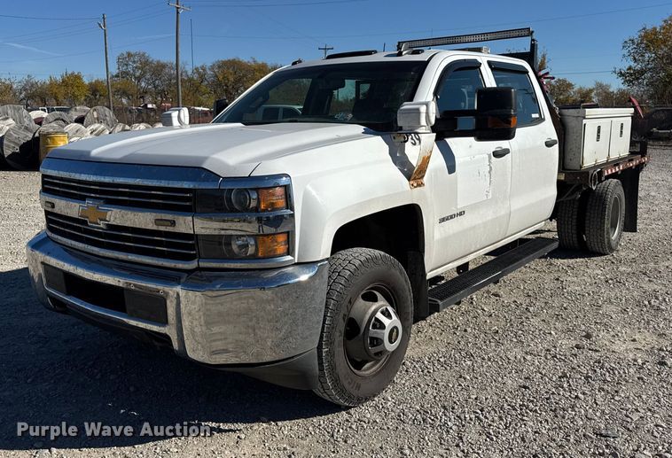 image for item ER0233 2018 Chevrolet Silverado 3500HD Crew Cab flatbed pickup truck