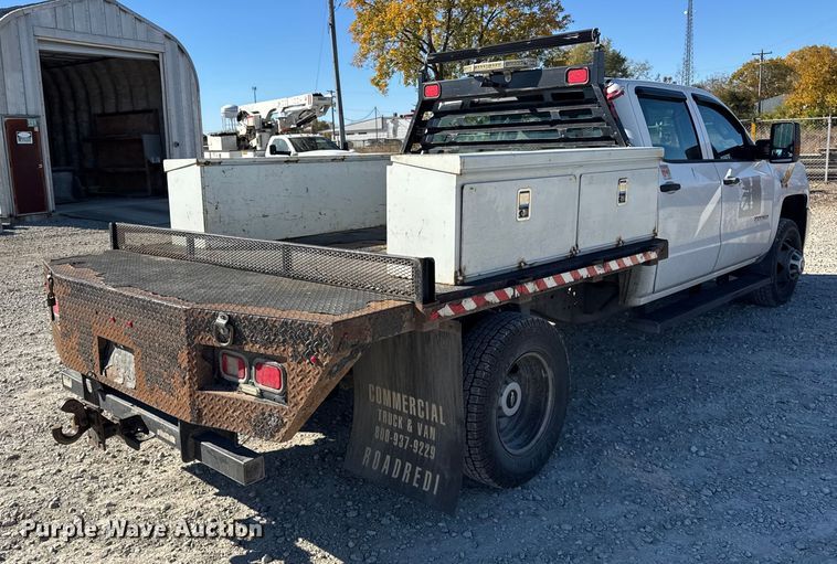 image for item ER0233 2018 Chevrolet Silverado 3500HD Crew Cab flatbed pickup truck