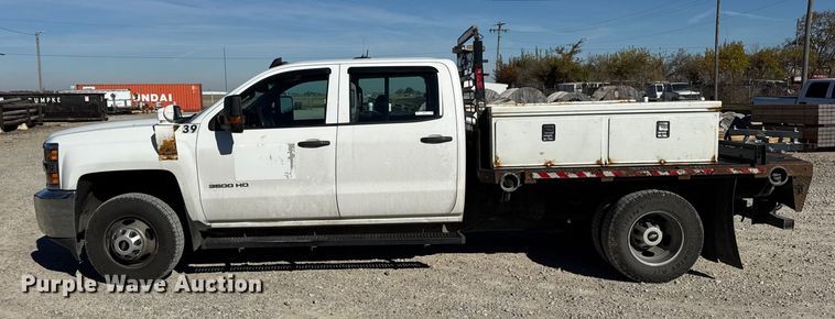 image for item ER0233 2018 Chevrolet Silverado 3500HD Crew Cab flatbed pickup truck