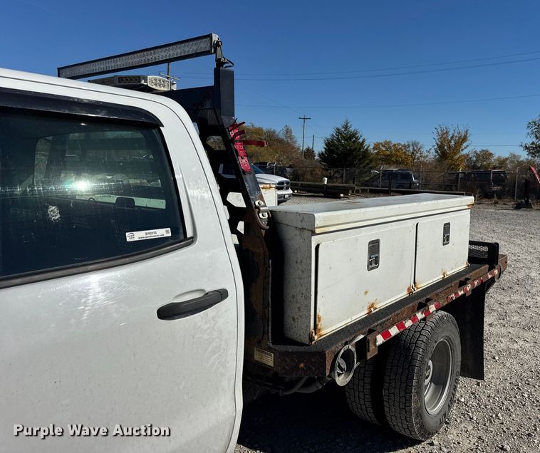 image for item ER0233 2018 Chevrolet Silverado 3500HD Crew Cab flatbed pickup truck