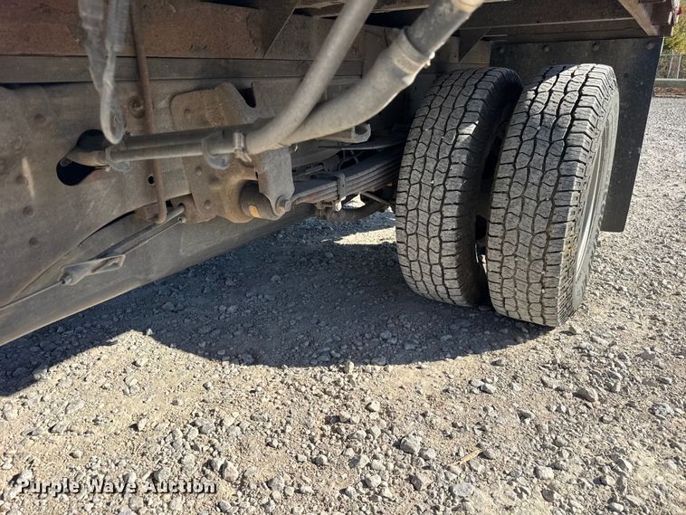 image for item ER0233 2018 Chevrolet Silverado 3500HD Crew Cab flatbed pickup truck