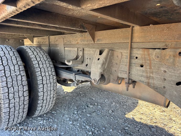 image for item ER0233 2018 Chevrolet Silverado 3500HD Crew Cab flatbed pickup truck