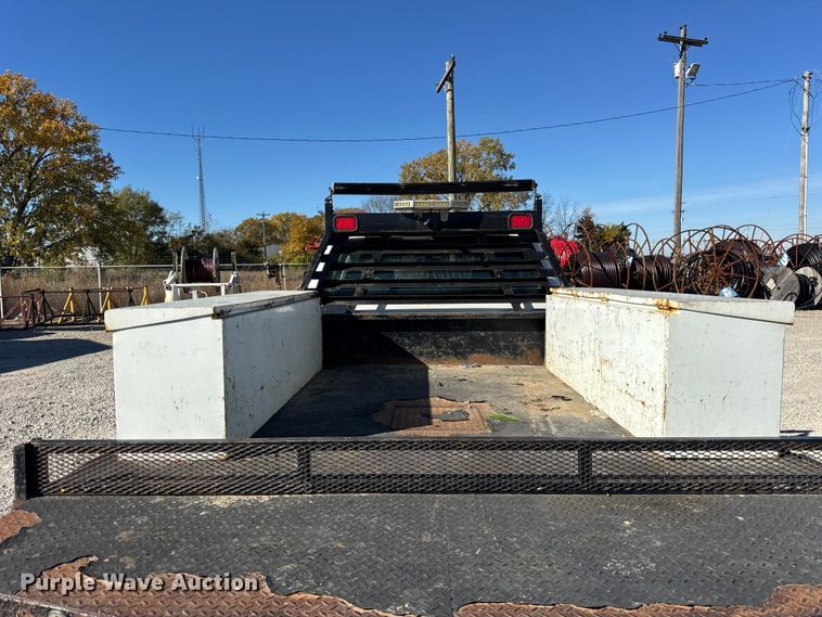 image for item ER0233 2018 Chevrolet Silverado 3500HD Crew Cab flatbed pickup truck