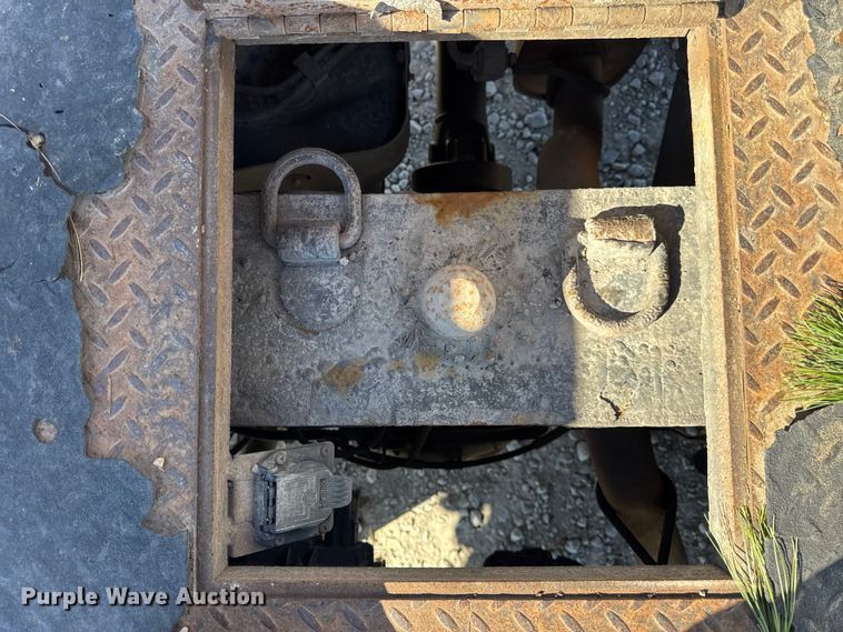 image for item ER0233 2018 Chevrolet Silverado 3500HD Crew Cab flatbed pickup truck