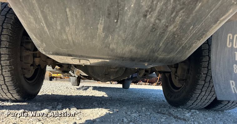 image for item ER0233 2018 Chevrolet Silverado 3500HD Crew Cab flatbed pickup truck