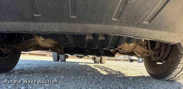 image for item ER0233 2018 Chevrolet Silverado 3500HD Crew Cab flatbed pickup truck