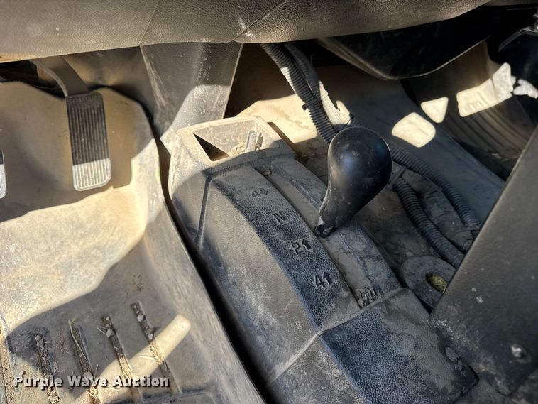 image for item ER0233 2018 Chevrolet Silverado 3500HD Crew Cab flatbed pickup truck