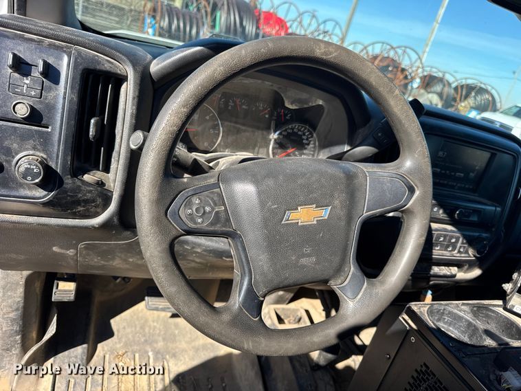 image for item ER0233 2018 Chevrolet Silverado 3500HD Crew Cab flatbed pickup truck